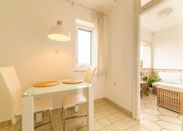 Daire Cosy In Centre With Loggia&seaview